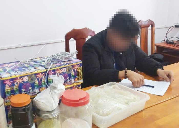 Thấy con chế tạo pháo, cha báo công an- Ảnh 1. Thấy con chế tạo pháo, cha báo công an- Ảnh 1.