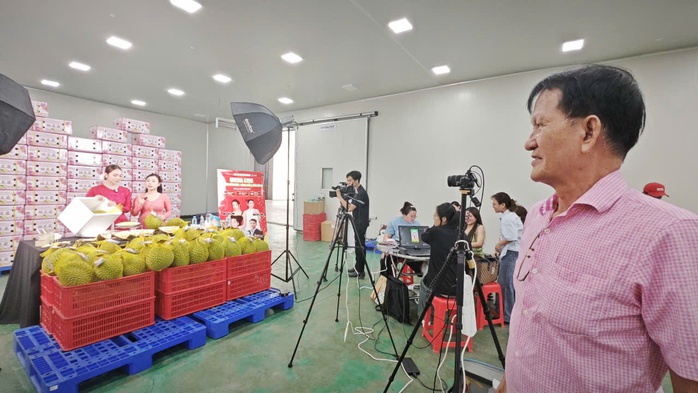 Lần đầu tiên sầu riêng đông lạnh chuẩn xuất khẩu bán qua livestream- Ảnh 4. Lần đầu tiên sầu riêng đông lạnh chuẩn xuất khẩu bán qua livestream- Ảnh 4.
