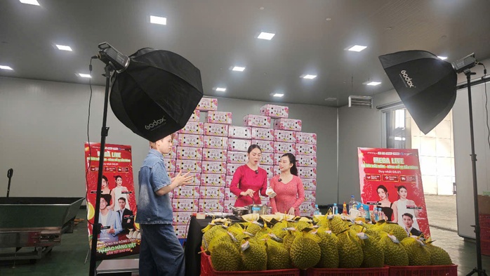 Lần đầu tiên sầu riêng đông lạnh chuẩn xuất khẩu bán qua livestream- Ảnh 3. Lần đầu tiên sầu riêng đông lạnh chuẩn xuất khẩu bán qua livestream- Ảnh 3.