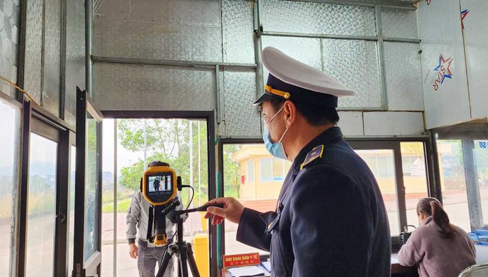 Giám sát dịch bệnh tại cửa khẩu, cách ly ca nghi ngờ- Ảnh 1. Giám sát dịch bệnh tại cửa khẩu, cách ly ca nghi ngờ- Ảnh 1.