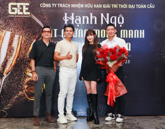 Bình Minh và cuộc hạnh ngộ "Vật chứng mong manh" sau 15 năm- Ảnh 2. Bình Minh và cuộc hạnh ngộ "Vật chứng mong manh" sau 15 năm- Ảnh 2.