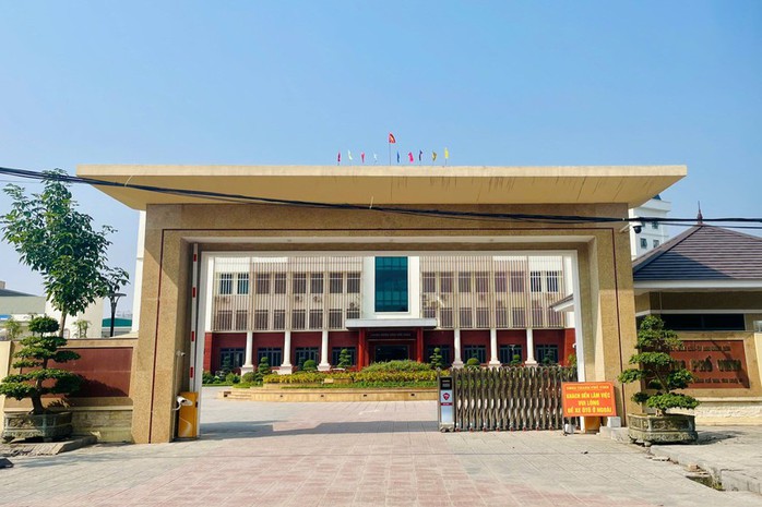 Một trưởng phòng và nhiều lãnh đạo phường xin nghỉ hưu trước tuổi- Ảnh 1. Một trưởng phòng và nhiều lãnh đạo phường xin nghỉ hưu trước tuổi- Ảnh 1.