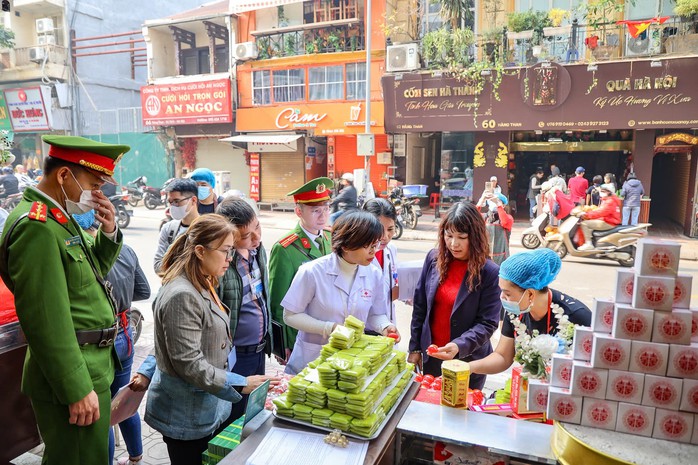 Giám sát dịch bệnh tại cửa khẩu, cách ly ca nghi ngờ- Ảnh 2. Giám sát dịch bệnh tại cửa khẩu, cách ly ca nghi ngờ- Ảnh 2.
