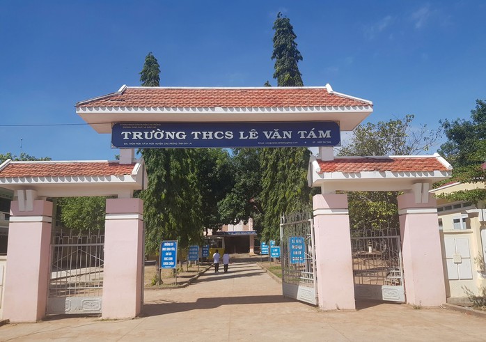 5 tháng không tới trường, 1 hiệu trưởng bị cách chức- Ảnh 1. 5 tháng không tới trường, 1 hiệu trưởng bị cách chức- Ảnh 1.