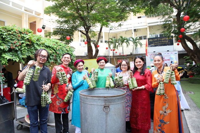 Hội thi Gói bánh cổ truyền "Xuân gắn kết - Tết sẻ chia"- Ảnh 1. Hội thi Gói bánh cổ truyền "Xuân gắn kết - Tết sẻ chia"- Ảnh 1.