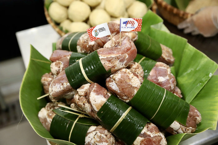 Hội thi Gói bánh cổ truyền "Xuân gắn kết - Tết sẻ chia"- Ảnh 3. Hội thi Gói bánh cổ truyền "Xuân gắn kết - Tết sẻ chia"- Ảnh 3.