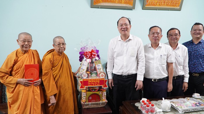 Lãnh đạo TP HCM thăm, chúc Tết các tôn giáo- Ảnh 5. Lãnh đạo TP HCM thăm, chúc Tết các tôn giáo- Ảnh 5.