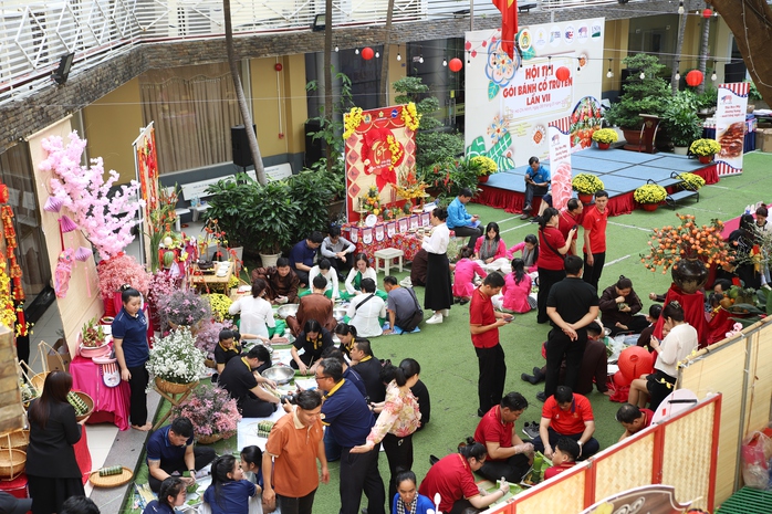 Hội thi Gói bánh cổ truyền "Xuân gắn kết - Tết sẻ chia"- Ảnh 4. Hội thi Gói bánh cổ truyền "Xuân gắn kết - Tết sẻ chia"- Ảnh 4.