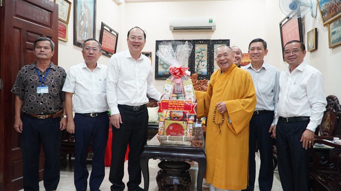 Lãnh đạo TP HCM thăm, chúc Tết các tôn giáo- Ảnh 3. Lãnh đạo TP HCM thăm, chúc Tết các tôn giáo- Ảnh 3.