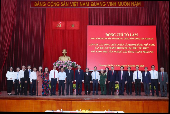 Tổng Bí thư Tô Lâm gặp mặt nguyên lãnh đạo, đại biểu trí thức, nhà khoa học, văn nghệ sĩ phía Nam- Ảnh 2. Tổng Bí thư Tô Lâm gặp mặt nguyên lãnh đạo, đại biểu trí thức, nhà khoa học, văn nghệ sĩ phía Nam- Ảnh 2.