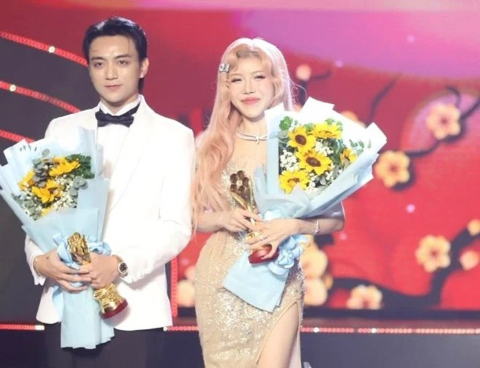 Giải mã bài thơ của Trang Pháp trên thảm đỏ và trong đêm trao giải Mai Vàng- Ảnh 3. Giải mã bài thơ của Trang Pháp trên thảm đỏ và trong đêm trao giải Mai Vàng- Ảnh 3.