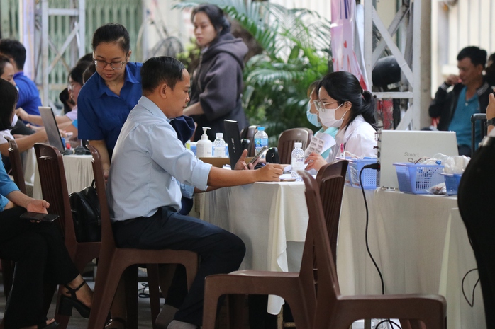 Hơn 200 tình nguyện viên tham gia hiến những "Giọt máu nghĩa tình"- Ảnh 2. Hơn 200 tình nguyện viên tham gia hiến những "Giọt máu nghĩa tình"- Ảnh 2.