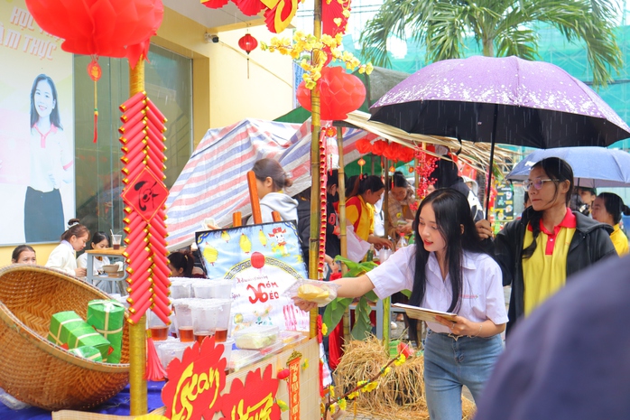 Không khí Tết xưa tại Hội xuân Cao đẳng Đại Việt 2025- Ảnh 2. Không khí Tết xưa tại Hội xuân Cao đẳng Đại Việt 2025- Ảnh 2.