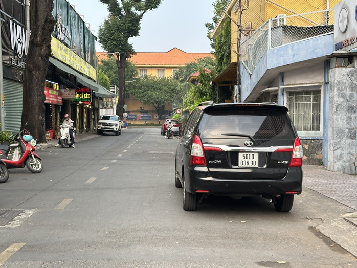 Thu phí "lụi" ô tô ở TP HCM: Góc khuất nào còn tồn tại?- Ảnh 11. Thu phí "lụi" ô tô ở TP HCM: Góc khuất nào còn tồn tại?- Ảnh 11.
