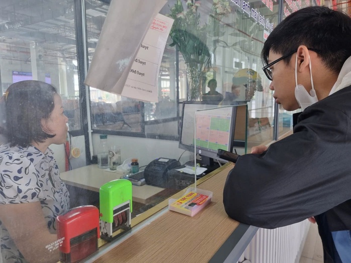 Đi lại dịp Tết đã "nóng" lên- Ảnh 1. Đi lại dịp Tết đã "nóng" lên- Ảnh 1.