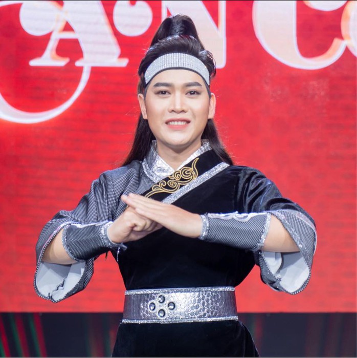 Nguyễn Tấn Đạt - Tỏa sáng sau chiến thắng Giải Hội đồng báo chí "Chuông vàng vọng cổ" - Ảnh 4.