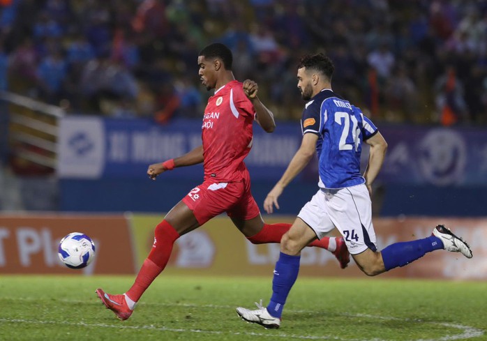 "Vua phá lưới" V-League quyết thắng đội bóng của Trung Quốc - Ảnh 2.