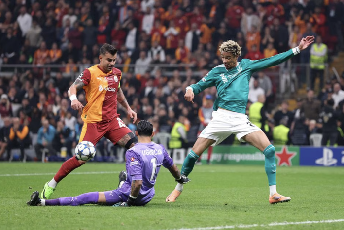 Liverpool thua sốc Galatasara…
