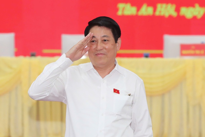 Hình ảnh Chủ tịch nước Lương Cường tiếp xúc cử tri TP HCM - Ảnh 1.