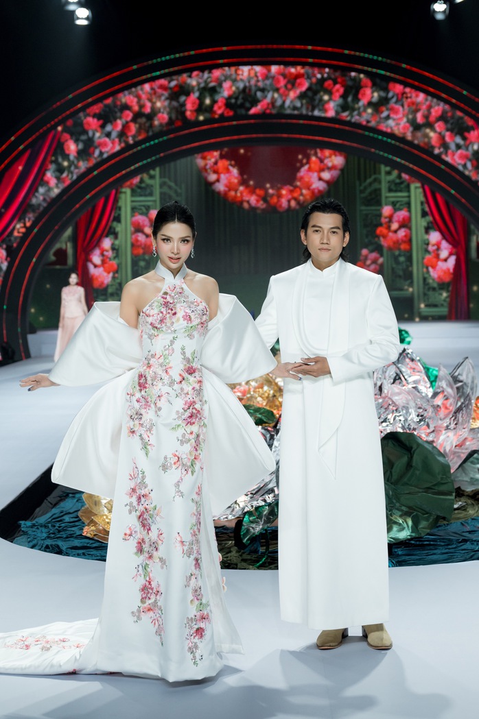 Phương Trinh Jolie gây bất ngờ với hình thể mẹ 3 con     - Ảnh 1.