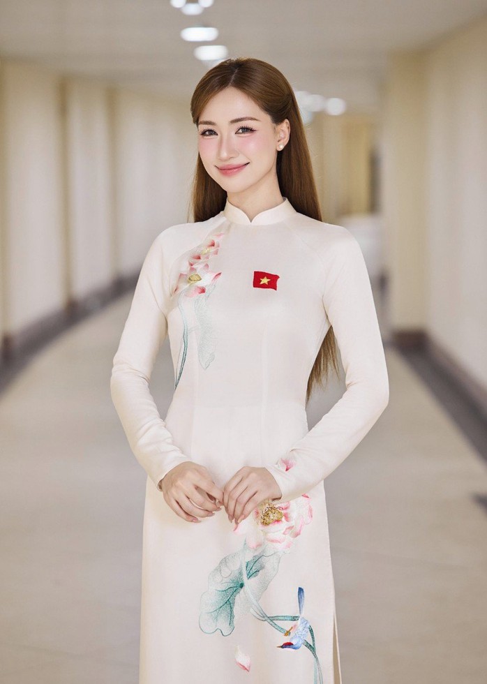 Những nghệ sĩ ủng hộ khắc phục thiệt hại do bão số 10 Bualoi - Ảnh 3.