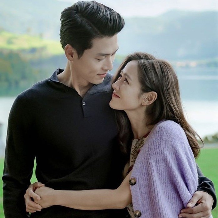 Tài tử Hyun Bin và vợ Son Ye-jin lại gây sốt - Ảnh 2.