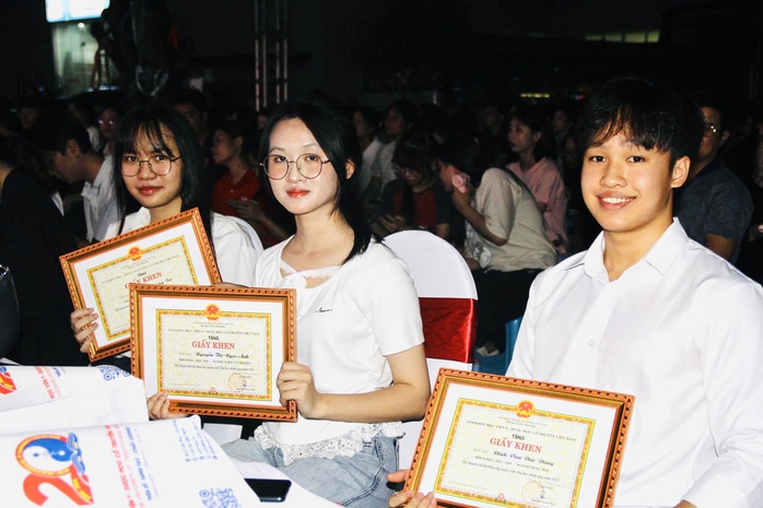 Gen Z say mê cây cỏ, muốn lan tỏa giá trị đông y Việt Nam - Ảnh 2.