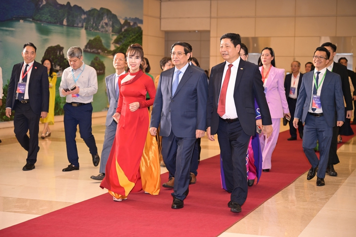 Thủ tướng nhắn nhủ doanh nghiệp tư nhân vươn xa ra biển lớn và bay cao trong vũ trụ - Ảnh 1. Thủ tướng nhắn nhủ doanh nghiệp tư nhân vươn xa ra biển lớn và bay cao trong vũ trụ - Ảnh 1.