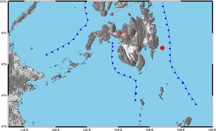 Động đất liên tục, Philippines phát cảnh báo sóng thần khẩn cấp - Ảnh 1. Động đất liên tục, Philippines phát cảnh báo sóng thần khẩn cấp - Ảnh 1.