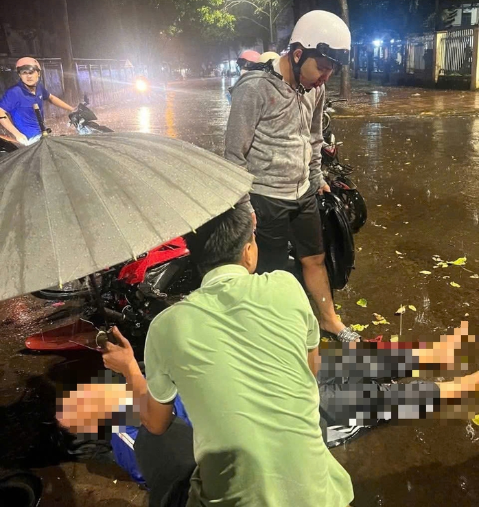 Truy tìm xe bán tải tông học sinh nguy kịch tại Đắk Lắk , gây xôn xao dư luận - Ảnh 1. Truy tìm xe bán tải tông học sinh nguy kịch tại Đắk Lắk , gây xôn xao dư luận - Ảnh 1.