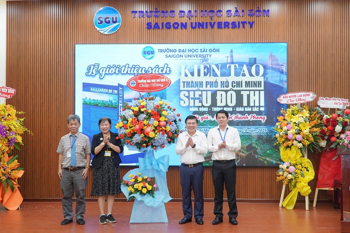 Cuốn sách được viết từ những trăn trở về con đường phát triển của TP HCM - Ảnh 1.