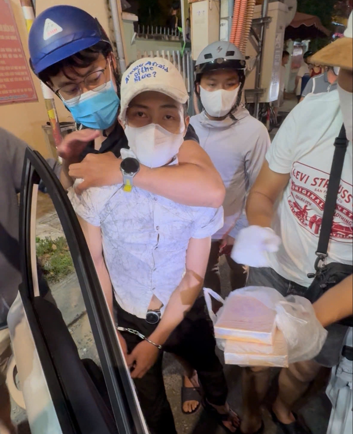 Trinh sát Công an Đà Nẵng bắt tội phạm ma túy như trong phim - Ảnh 1. Trinh sát Công an Đà Nẵng bắt tội phạm ma túy như trong phim - Ảnh 1.
