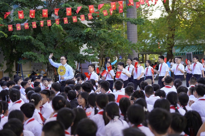Học sinh Đà Nẵng ủng hộ gần 50 triệu đồng cho đồng bào vùng lũ miền Bắc - Ảnh 2. Học sinh Đà Nẵng ủng hộ gần 50 triệu đồng cho đồng bào vùng lũ miền Bắc - Ảnh 2.