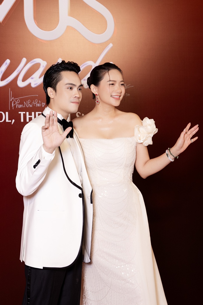 Trương Ngọc Ánh khoe vẻ đẹp quyến rũ đêm gala - Ảnh 8.
