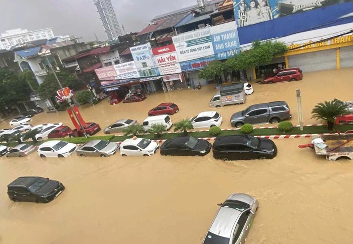 Ô tô ngập nước và bồi thường bảo hiểm: Hỗ trợ từ các hãng bảo hiểm miền Bắc - Ảnh 4. Ô tô ngập nước và bồi thường bảo hiểm: Hỗ trợ từ các hãng bảo hiểm miền Bắc - Ảnh 4.
