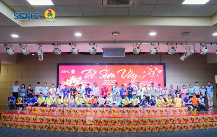 Tổng giám đốc cùng ăn cơm, đến thăm nhà trọ để hiểu người lao động - Ảnh 2.