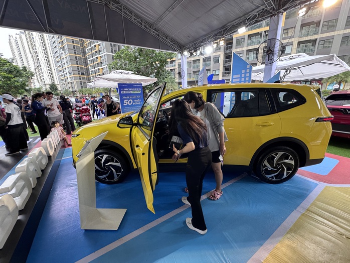 Cuối tuần nhộn nhịp đổi xe điện - Ảnh 6.