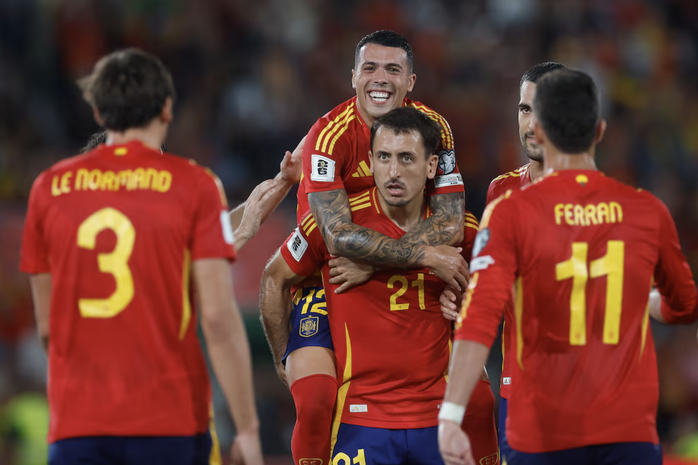 Thắng nhàn nhã Georgia, Tây Ban Nha tăng tốc giành vé World Cup - Ảnh 3.