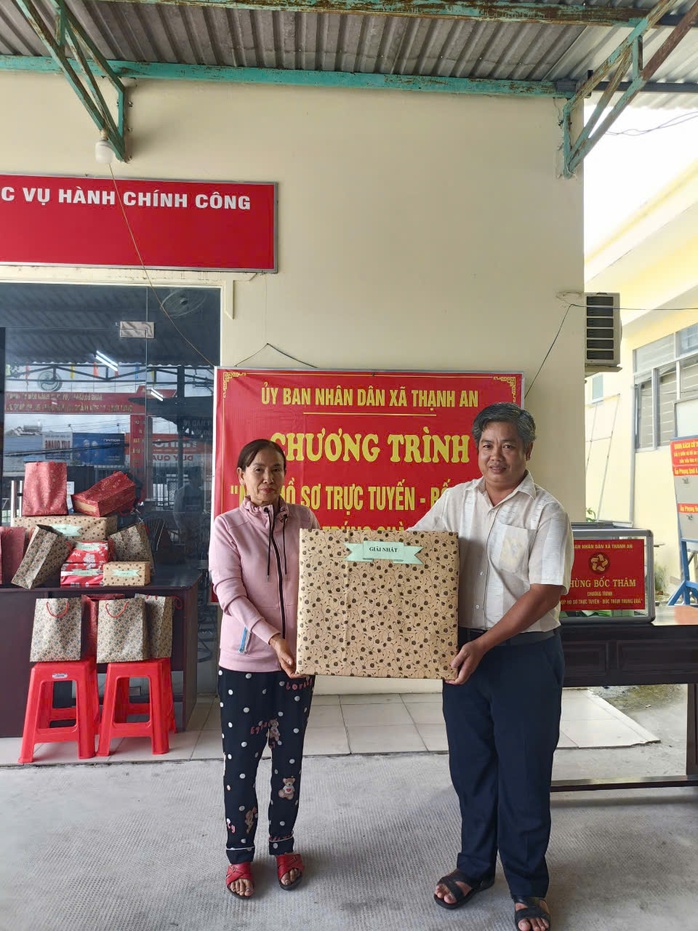 Nhiều người dân Cần Thơ bất ngờ trúng thưởng khi nộp hồ sơ trực tuyến - Ảnh 1. Nhiều người dân Cần Thơ bất ngờ trúng thưởng khi nộp hồ sơ trực tuyến - Ảnh 1.