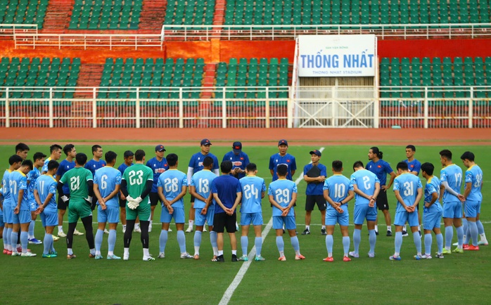 Hoàng Đức, Bùi Tiến Dũng vắng mặt ở buổi tập trên sân Thống Nhất - Ảnh 1.