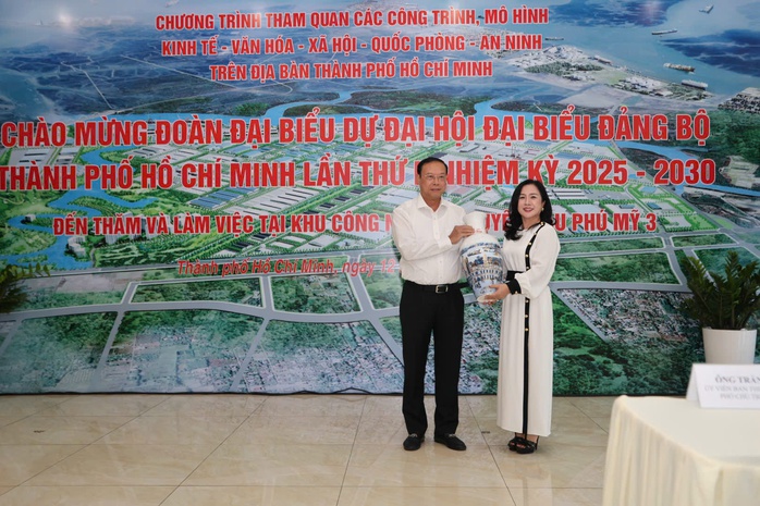 Đoàn Đại biểu dự Đại hội Đảng bộ TP HCM làm việc tại Cảng Gemalink và KCN chuyên sâu Phú Mỹ 3 - Ảnh 7.