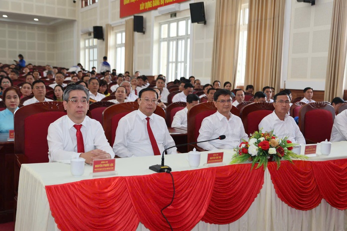 Đoàn đại biểu Đại hội Đảng bộ TP HCM làm việc với Vùng 2 Hải quân - Ảnh 2.