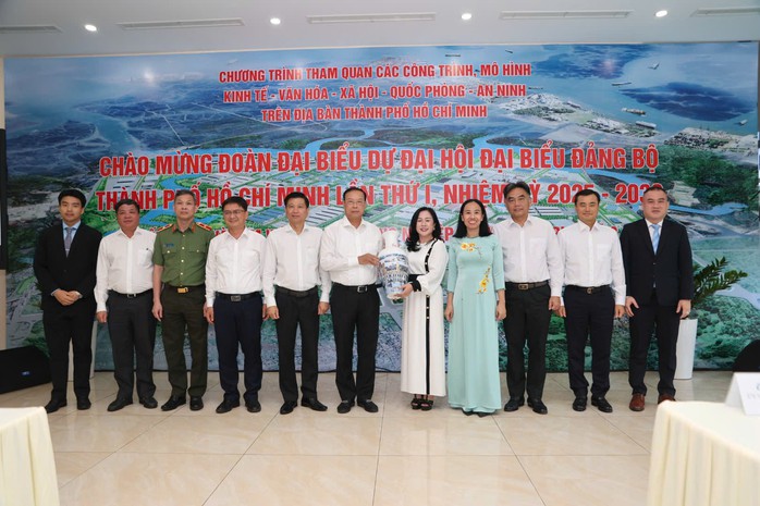 Đoàn Đại biểu dự Đại hội Đảng bộ TP HCM làm việc tại Cảng Gemalink và KCN chuyên sâu Phú Mỹ 3 - Ảnh 4.