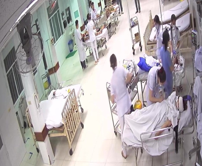Tai nạn giao thông Đà Nẵng: 7 Người bị thương , Bệnh viện kích hoạt báo động đỏ - Ảnh 1.