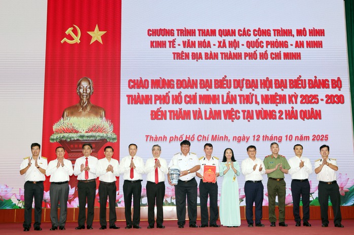 Chung sức đồng lòng đưa thành phố cất cánh - Ảnh 2.