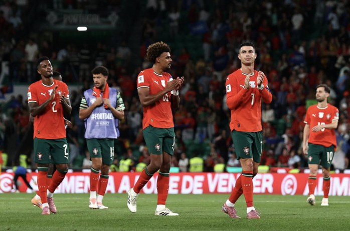 Ronaldo sút hỏng phạt đền, Ruben Neves "giải cứu" Bồ Đào Nha - Ảnh 6.