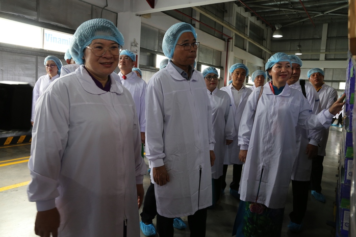 Tổ đại biểu tham dự Đại hội đại biểu Đảng bộ TP HCM tham quan Nhà máy sữa Vinamilk - Ảnh 2.