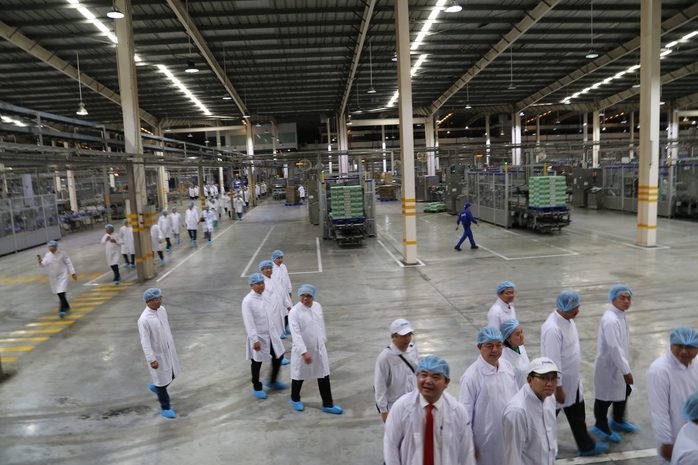 Tổ đại biểu tham dự Đại hội đại biểu Đảng bộ TP HCM tham quan Nhà máy sữa Vinamilk - Ảnh 4.