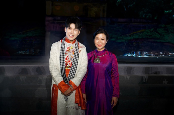 Tiêu Minh Phụng "sĩ đến hết đời" khi tham gia chương trình Lễ hội giao lưu văn hoá Thế giới 2025   - Ảnh 2.