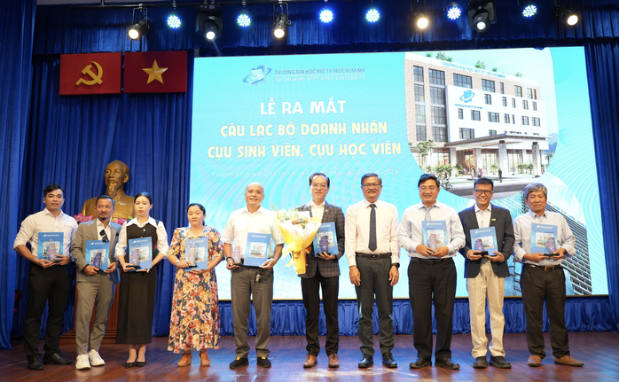 Trường ĐH Mở TP HCM ra mắt câu lạc bộ doanh nhân cựu sinh viên, cựu học viên - Ảnh 1.